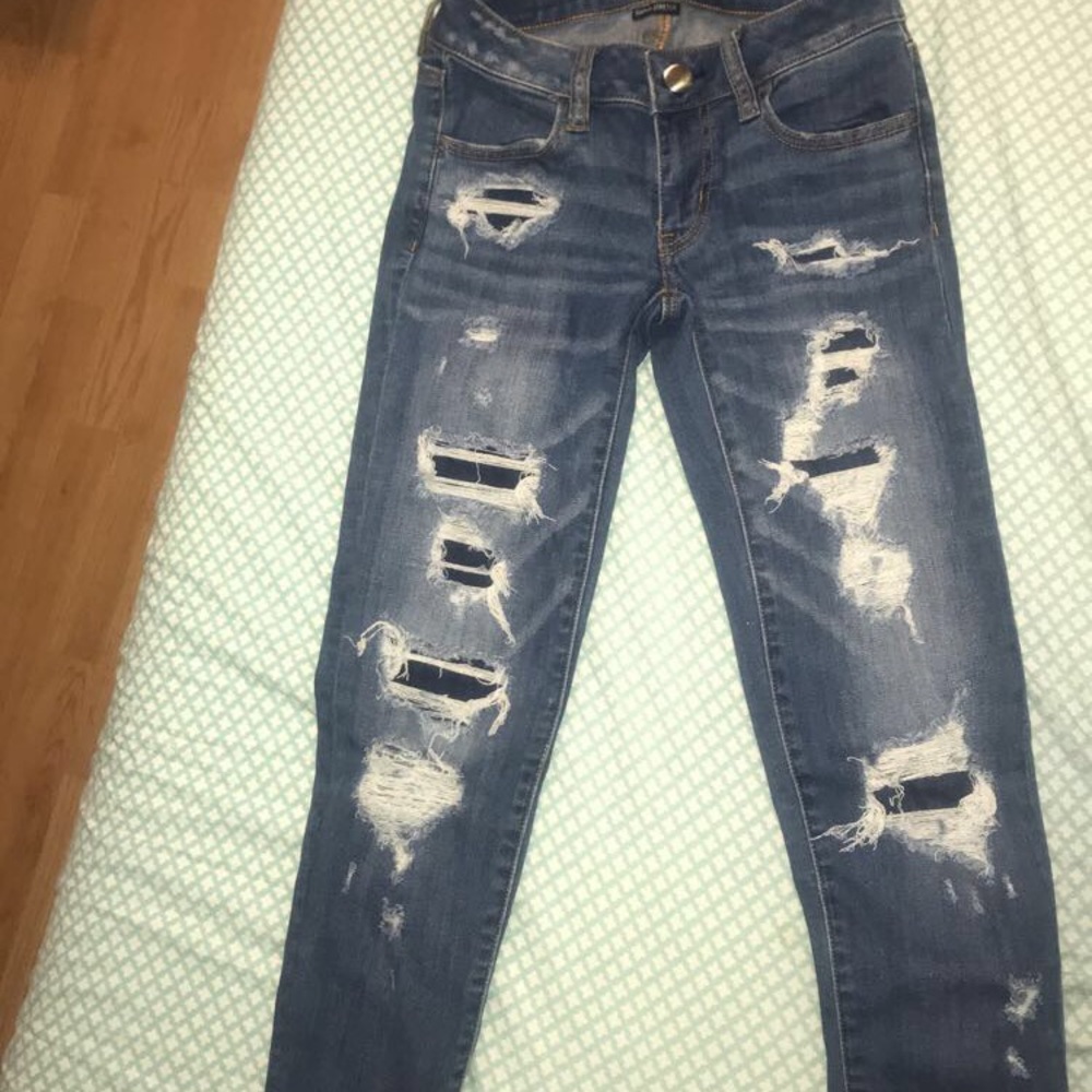 Women’s ripped jeans